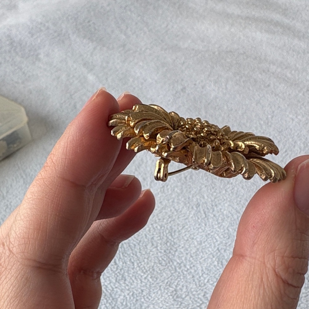 Vintage Coro Gold Floral Brooch - Picture 5 of 8